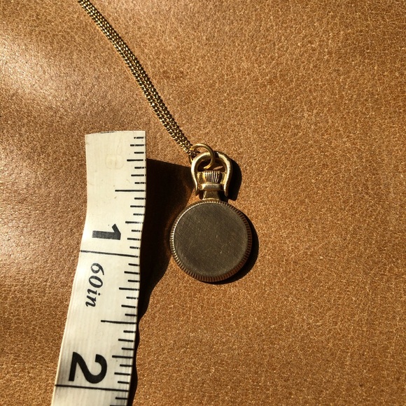 Vintage brass pendant necklace - Picture 8 of 8